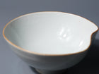 白磁刻花茶碗